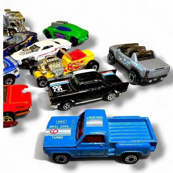 Hot Wheels Matchbox 25 Mixed Diecast Toy Car Lot – Lightning Variety Pack - Picture 12 of 12